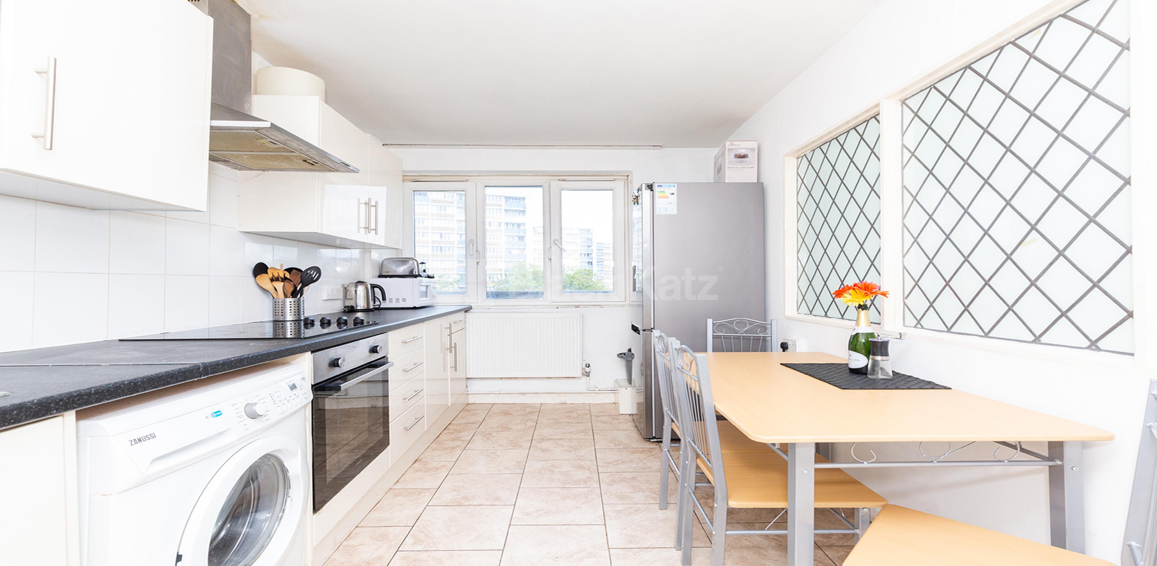 			3 Bedroom, 1 bath, 1 reception Apartment			 Skinner Street , CLARKENWELL EC1 EC1V